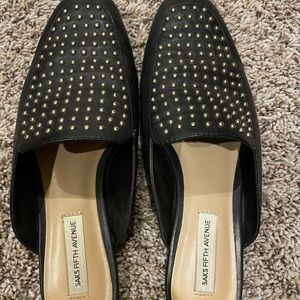 🛑SOLD🛑Woman’s Saks Fifth Avenue Slides
